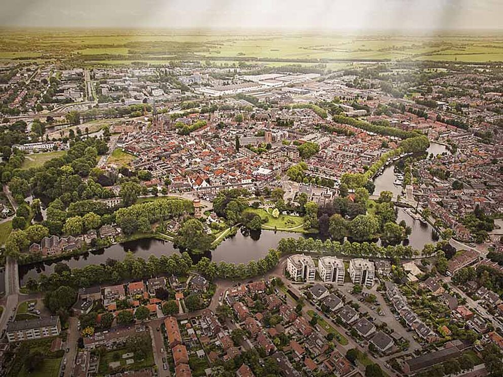 Luftaufnahme von der Stadt Wörden mit der Wasserlinie